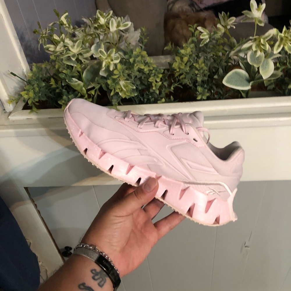Women’s Reebok Zig Dynamica ‘Porcelain Pink size 6.5